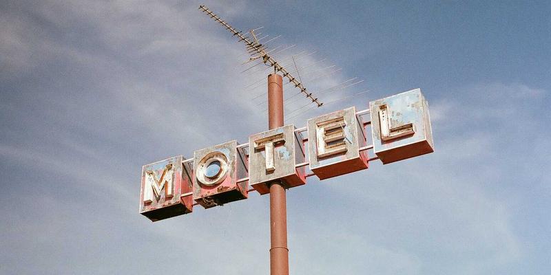 债券市场流动性危机解析：极端环境下如何管理买卖价差与再投资风险